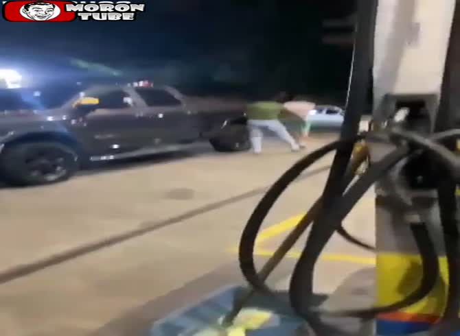 Video :He is shot twice and smashes a man's car (Warning - scary)